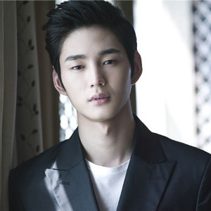 Lee Won Geun: Berita, Foto, Video, Lirik Lagu, Profil & Bio | Halaman