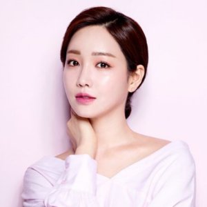 Lee Yoo Ri Profile Photo