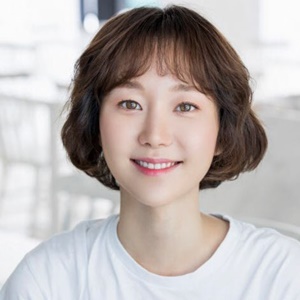 Lee Yoo Young Profile Photo