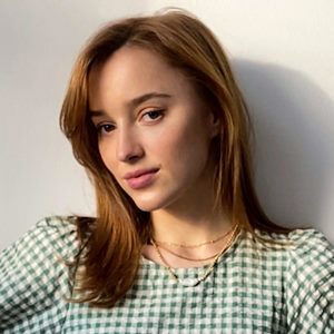 Phoebe Dynevor Profile Photo