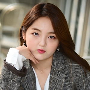 Seo Shin Ae: Berita, Foto, Video, Lirik Lagu, Profil & Bio | Halaman