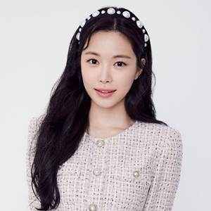 Son Na Eun Profile Photo