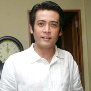 Teuku Ryan: Berita, Foto, Video, Lirik Lagu, Profil & Bio 